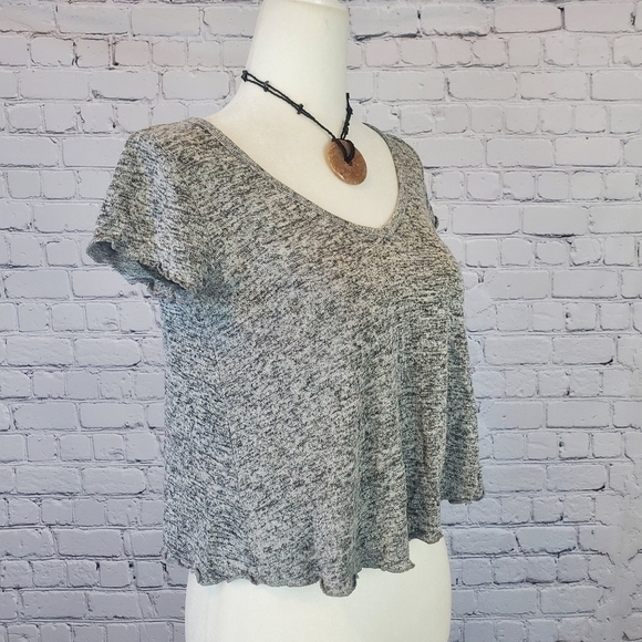HOLLISTER Vee Neck Crop Top Grey sz. XS - Picture 4 of 9